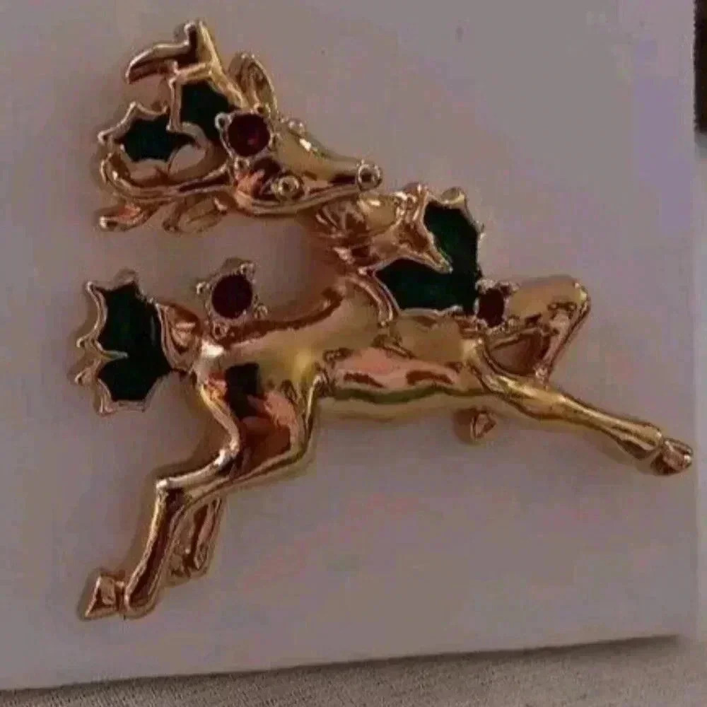 VTG Avon Red Rhinestone Enamel Holly Leaf Prancing Reindeer‎ Tack Lapel Pin